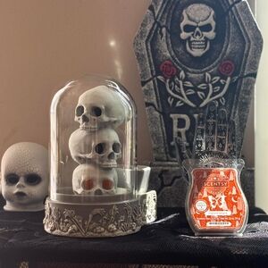 Scentsy Gothic Skull Wax Warmer